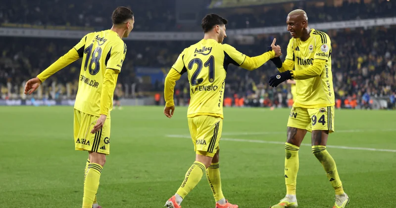 Yazarlardan çarpıcı yorum: Omurganın vazgeçilmezleri! Fenerbahçe Haberleri