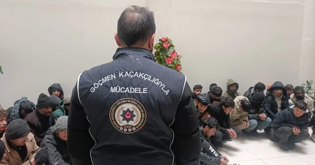 TIR ın dorsesinden 42 kaçak göçmen çıktı; 2 gözaltı Amasya Haberleri