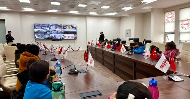 Şırnak ta ilkokul öğrencileri 112 Acil Çağrı Merkezini ziyaret etti Şırnak Haberleri