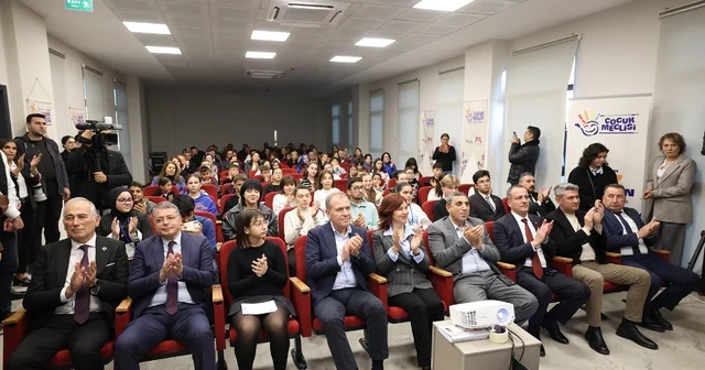 Mersin de Çocuk Meclisi üyeleri sertifikalarını Başkan Seçer den aldı Mersin Haberleri