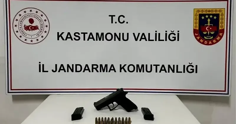 Kastamonu da ruhsatsız silah ve sahte içki operasyonları: Üç zanlı gözaltına alındı Gündem Haberleri