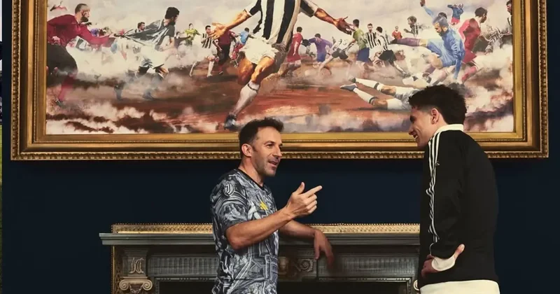 Juventus, efsane 10 numarası Del Piero ya özel formayı Kenan Yıldız ile tanıttı