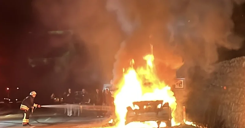 Seyir halinde alev alan otomobil küle döndü Sözcü Gazetesi