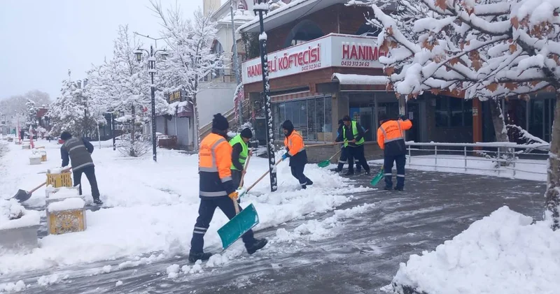 Lapa lapa kar yağdı o iller beyaza bürüdü: Ekipler alarma geçti!