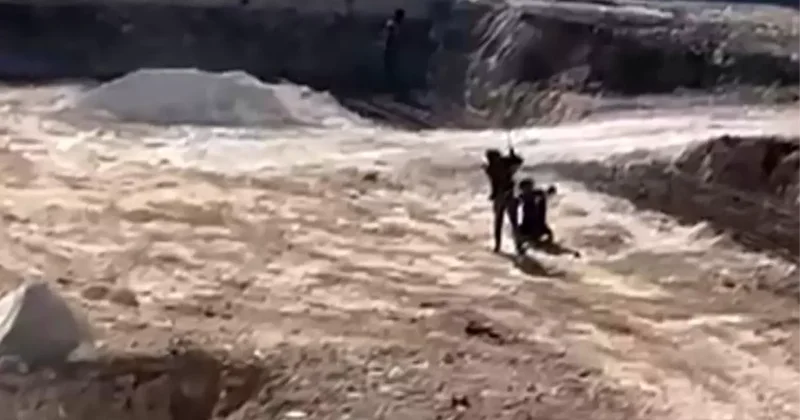 Okul inşaatında kan donduran olay! Çocuk işçiyi sopa ile darbetti