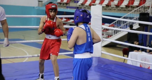 Ağrı da Türkiye İran Nahçıvan Boks Dostluk Turnuvası nefes kesti Ağrı Haberleri