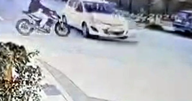Otomobille çarpışan motosikletin sürücüsü öldü; kaza anı kamerada Edirne Haberleri