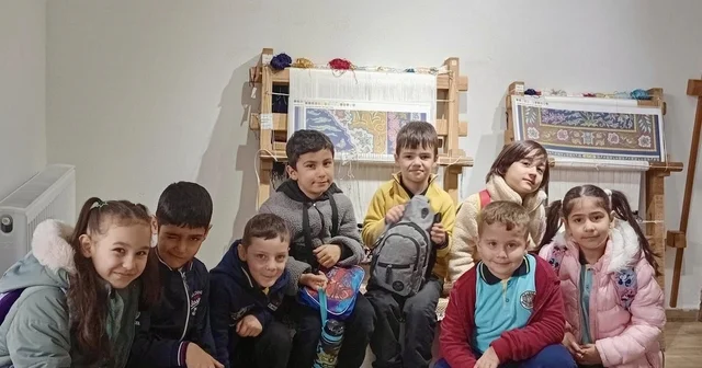 Körfez de ilkokul öğrencileri Hereke halısının yapım aşamalarını inceledi Kocaeli Haberleri