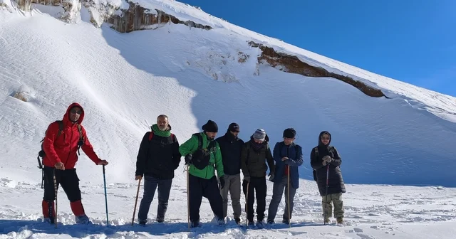Harrut Yaylasına karlı yolda 4 saatlik tırmanış Batman Haberleri