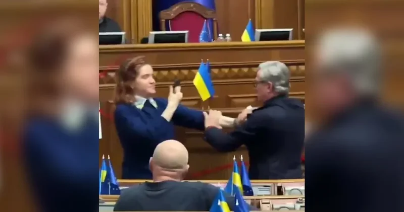 Ukrayna meclisinde gerginlik: Kadın vekile saldırdı