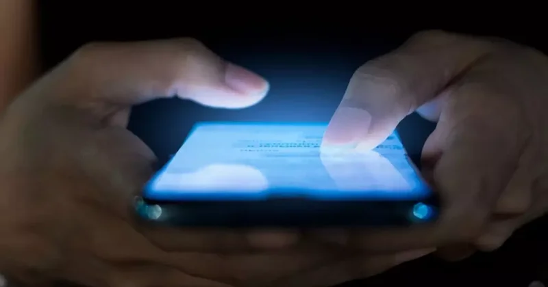 Liseli kızların mesajlaşma grubuna müstehcen fotoğraf yollayan öğretmen tutuklandı