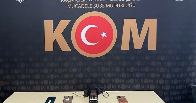 Burdur da tefecilik operasyonu: 3 gözaltı Çok sayıda farklı kişilere ait kredi kartı ele geçirildi Burdur Haberleri