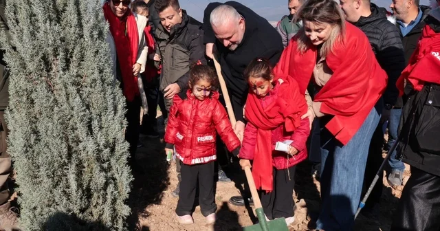 Menemen Belediyesi, yeni doğan bebekler için binlerce fidan dikti İzmir Haberleri