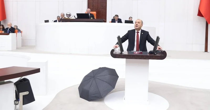CHP li Aygun dan kuraklık protestosu: Meclis kürsüsünde şemsiye açtı!