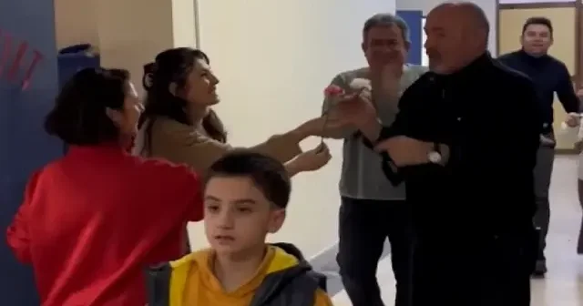 Son zil çaldı alkışlar yükseldi: 40 yıllık öğretmene veda VİDEO İZLE
