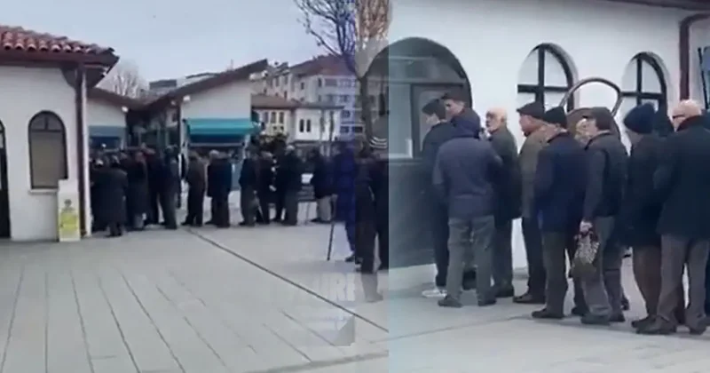 Soğuk havaya aldırış bile etmediler: Bir tas çorba için 200 metre kuyruk oldu!