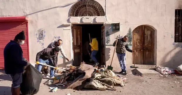 Mersin haberleri Çöp eve müdahale edildi: Çıkarılan atığın miktarı dudak uçuklattı 17 Ocak 2026