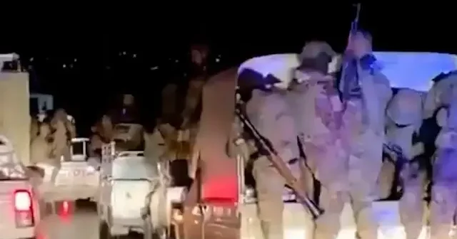 Suriye ordusu Tabka’ya girdi: Halk sokaklara çıkıp ordunun gelişini kutladı VİDEO İZLE