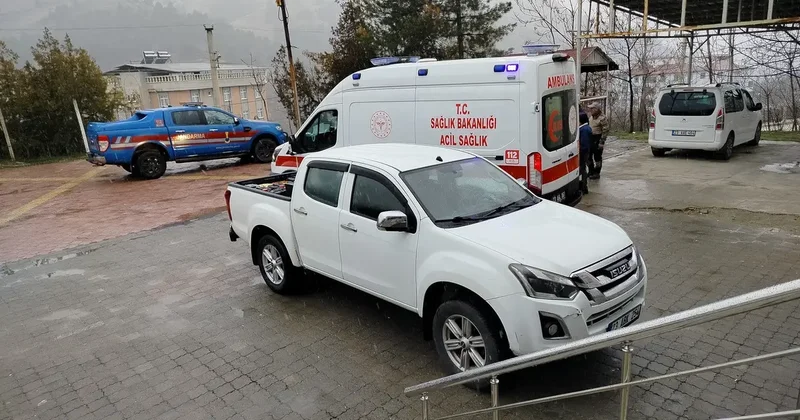 Tavşan avında kazara arkadaşını vurdu