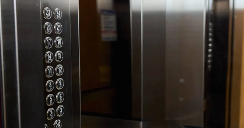 Asansöre binerken aynaya değil yere bakın Sözcü Gazetesi