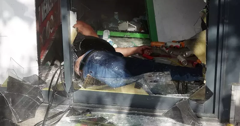 Antalya da Fırın Yangını: Agit B. Kurtarıldı