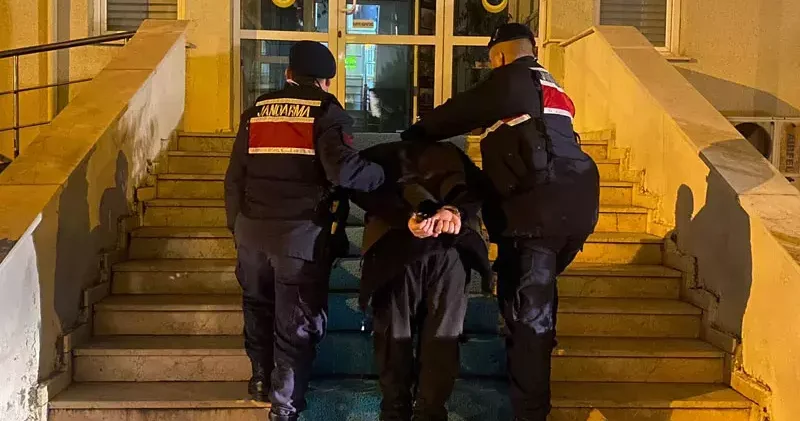 Arnavutköy de DEAŞ şüphelisi işçilerin kaldığı konteynırda yakalandı