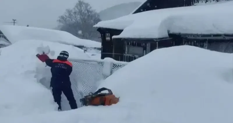 Rusya nın Kamçatka Yarımadası nda son 30 yılın en yoğun kar yağışı: Kar kalınlığı 1,5 metreye ulaştı Dünya Haberleri