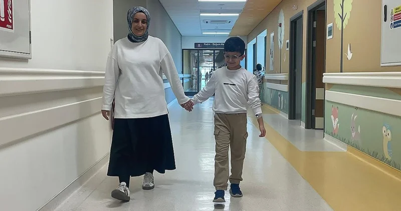 Milyonda 3 görülen hastalık nedeniyle yürüyemeyen Emir Asaf yeniden koşmaya başladı Sağlık Haberleri