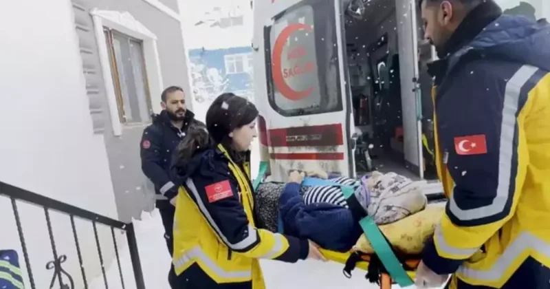 Ovacık’ta 2 metre karda yaralanan kadın hastaneye ulaştırıldı