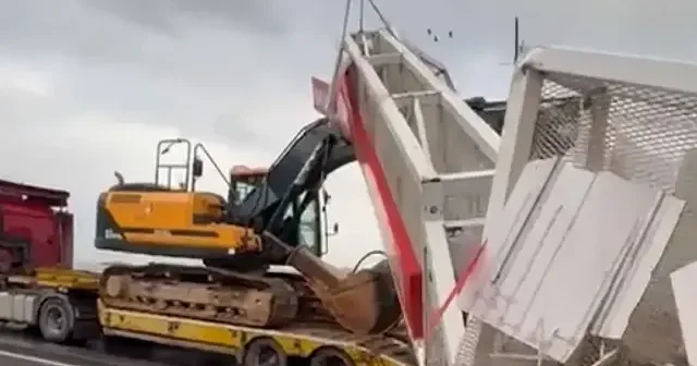 Üsküdar Harem Sahil Yolu’nda kaza: Yol çift yönlü trafiğe kapandı VİDEO İZLE