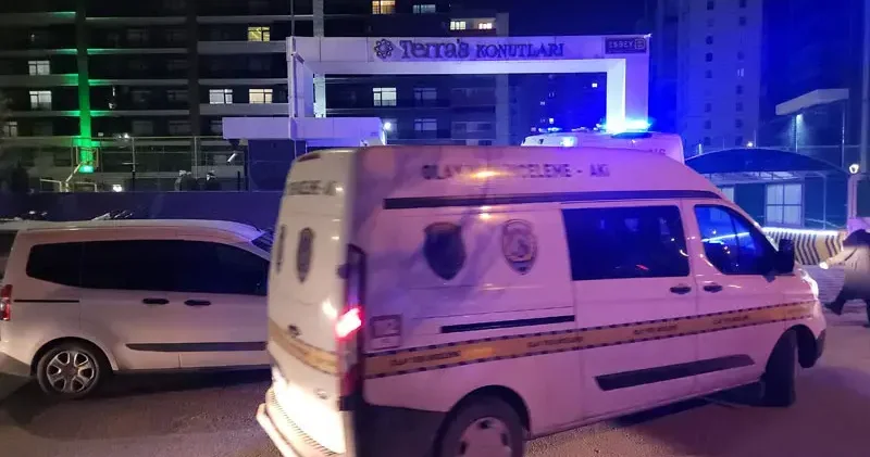 Kız kardeşini öldürüp intihar etmişti; yaraladığı annesi de kurtarılamadı