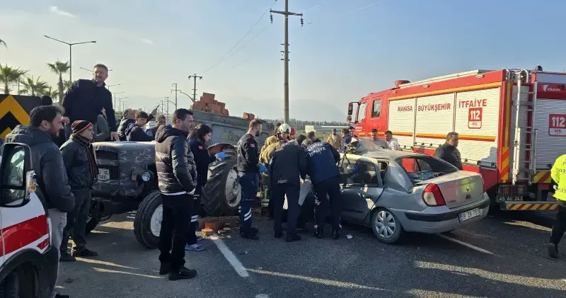 Manisa da traktör ile otomobil çarpıştı: Bir kişi ağır yaralandı Gündem Haberleri