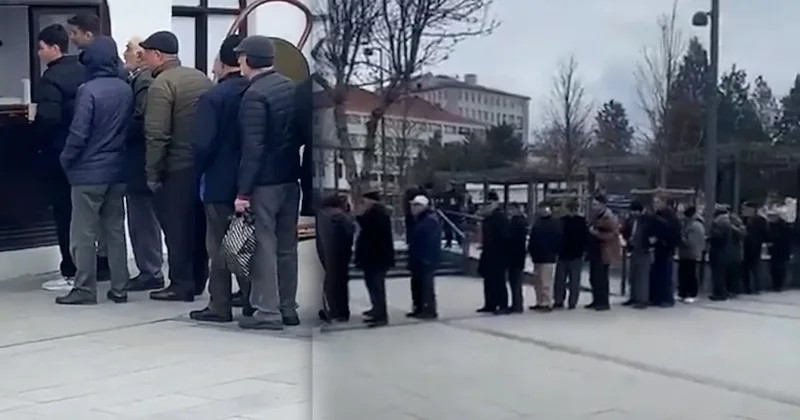 Bir kase ücretsiz çorba için soğukta metrelerce kuyruk! Sözcü Gazetesi