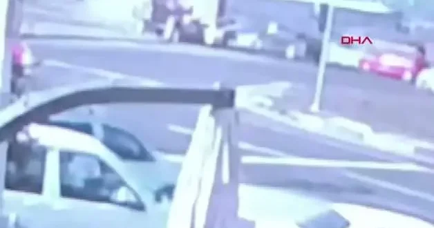 Manisa da feci kaza: Otomobil ile traktör çarpıştı, 79 yaşındaki sürücünün durumu ciddi