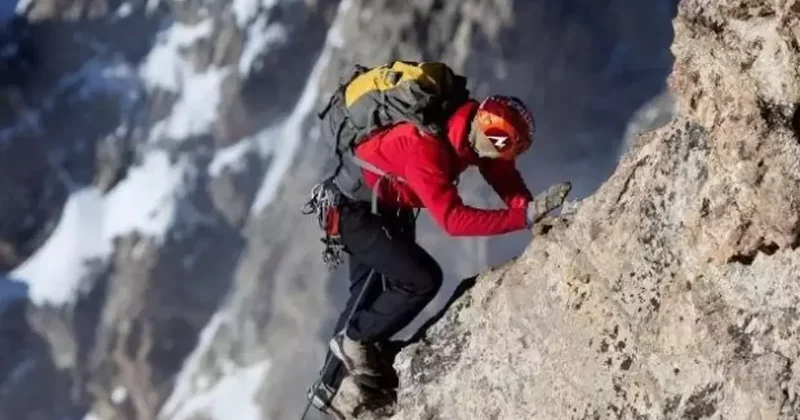 Aylarca cesedi aranan dağcı kırmızı nokta ile bulundu