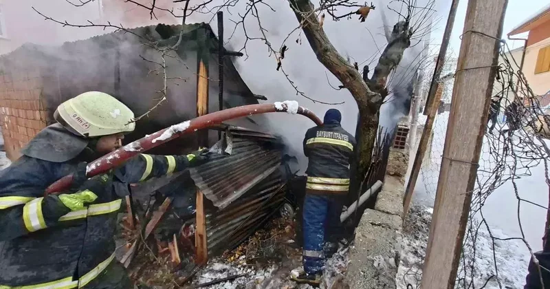Bayburt’ta garaj ve depo olarak kullanılan alanda çıkan yangın söndürüldü
