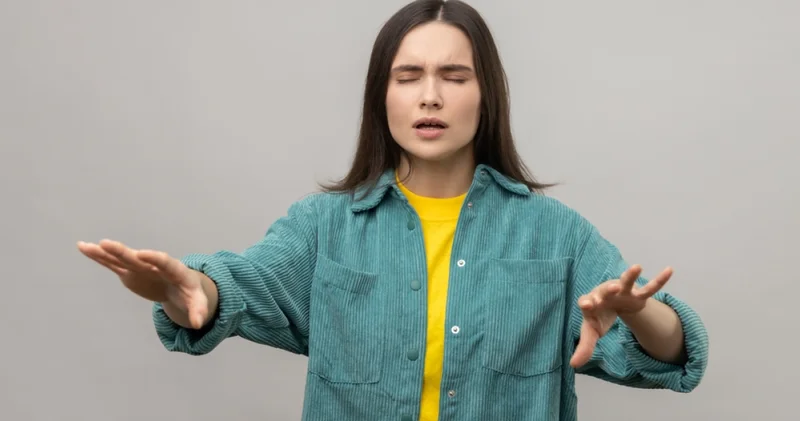 Düz yürümek sandığımızdan zor: Gözler kapanınca vücut neden şaşırıyor?