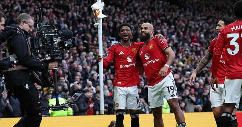 Manchester United, Manchester City’i 2 golle devirdi!