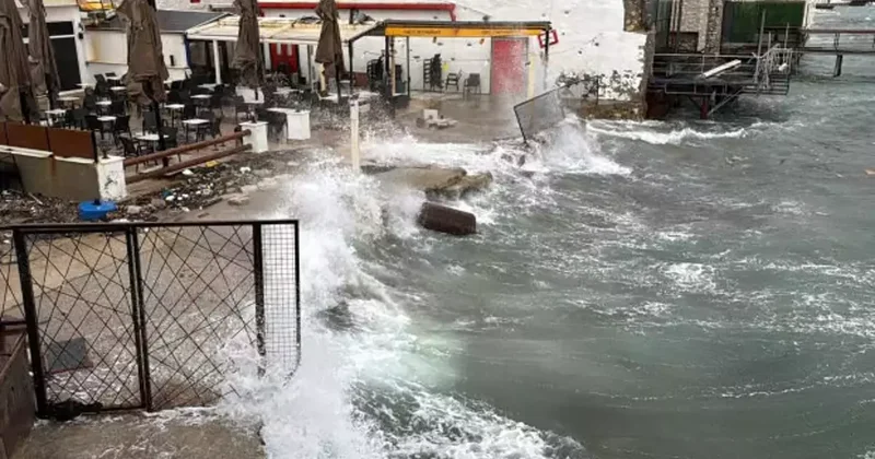 Fırtına şiddetini artırıyor! Meteoroloji kıyı bölgeleri uyardı