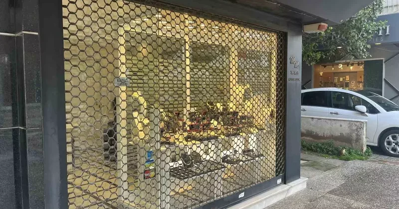 İzmir’de kuyumcuya silahlı soygun girişimi