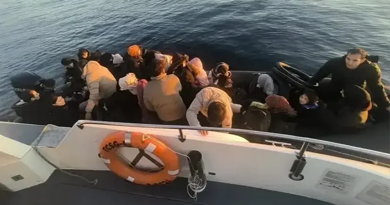 Ayvacık açıklarında 37 kaçak göçmen ile 1 göçmen kaçakçısı şüphelisi yakalandı Çanakkale Haberleri