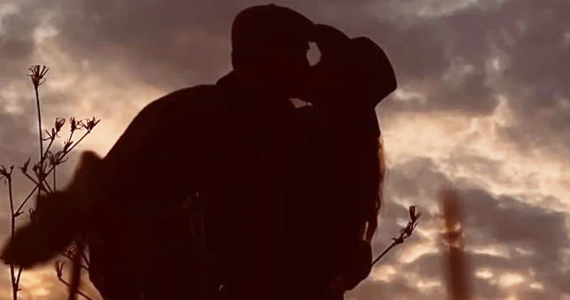 Aslıhan Malbora ve Çağatay Ulusoy dan ilk fotoğraf