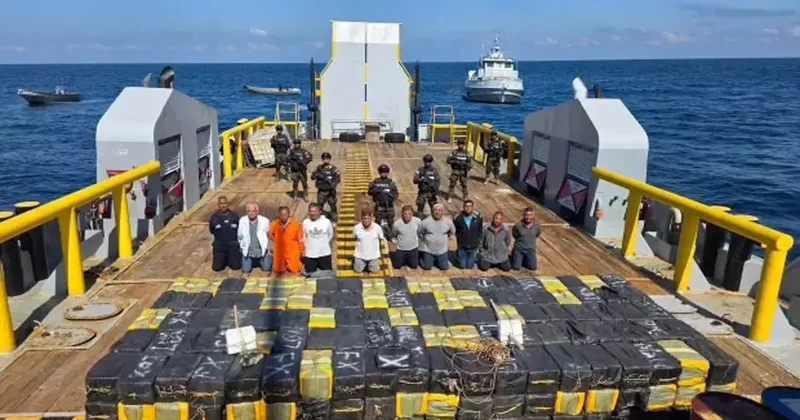 El Salvador dan Pasifik te operasyon! 6 tondan fazla kokainin ele geçirdi