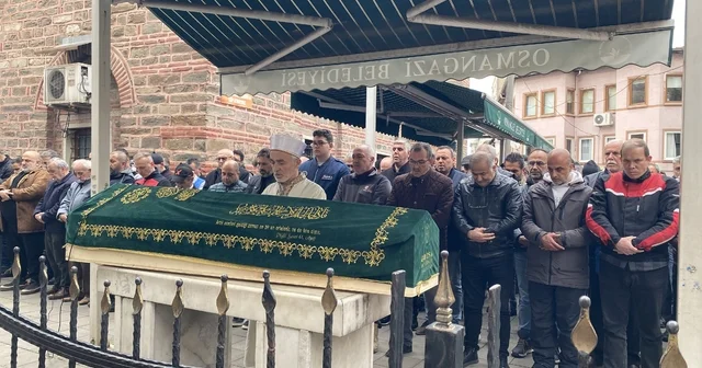 Bursa daki feci kazada hayatını kaybeden genç adam gözyaşlarıyla uğurlandı Bursa da feci kazada hayatını kaybeden35 yaşındaki Murat Çağlayan ve eşi son yolculuğuna uğurlandı Bursa Haberleri
