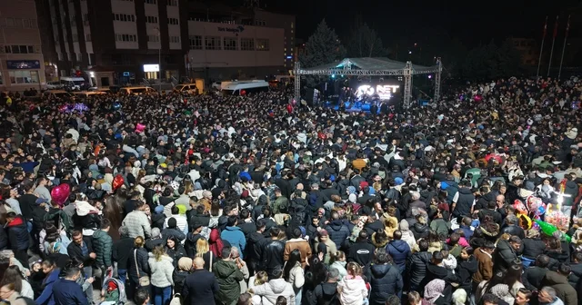 Kırıkkale de Hüseyin Kağıt konserine binlerce kişi akın etti Kırıkkale Haberleri