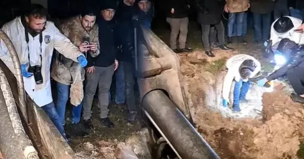 Bartın haberleri Bartın da mezarlıkta esrarengiz paket! Zifiri karanlıkta mezar açıldı 17 Şubat 2026