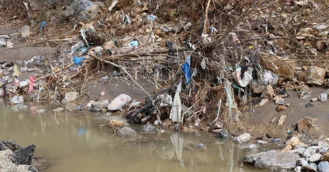 Selin ardından oluşan plastik atıklar dikkat çekti Adana Haberleri