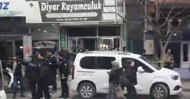 Gaziantep te silahlı, maskeli ve biber gazlı kuyumcu soygunu: 1 kilo altın çalan 2 soyguncu yakalandı Gaziantep Haberleri
