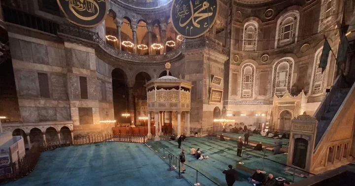 Ayasofya i Kebir Camii Ramazan’da ibadete hazır
