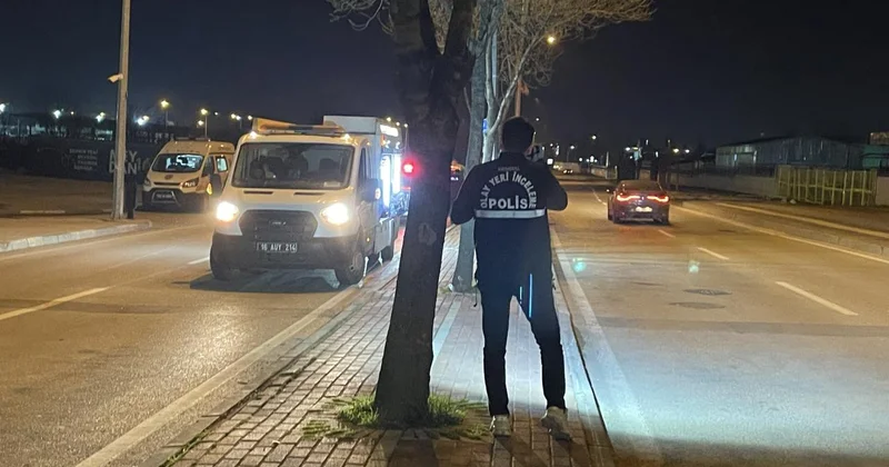 Motosiklet refüje çarptı, sürücü ile eşi öldü